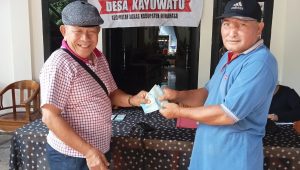 KPM Desa Kayuwatu Terima BLT