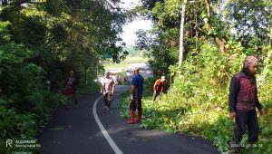 Wujudkan Desa Bersih dan Nyaman, Pemdes Kaweng Gelar Kerja Bakti Massal Rutin
