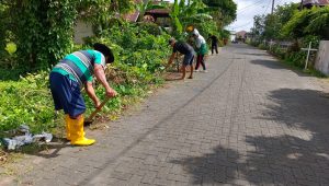 Warga Desa Pahaleten Kaka Kerja Bakti Bersih-bersih Desa Jelang Natal 2025